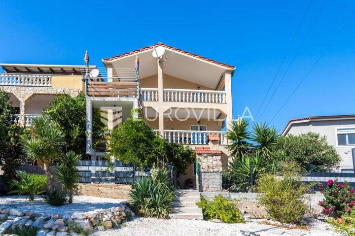 Casa in vendita 259 m² – Vinišće