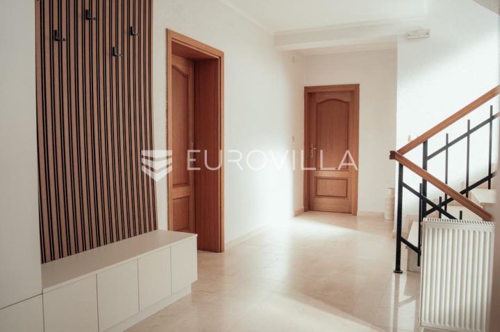 Haus zu verkaufen 1463 m² – Mirkovci