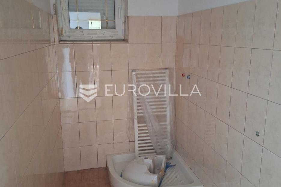 Haus Zu verkaufen - Karlovačka Karlovac - Okolica