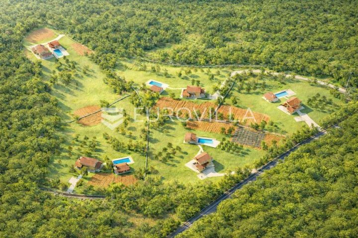 Pozemok na predaj 11099 m² – Zabrežani