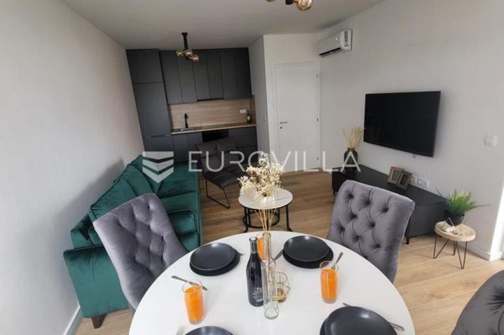 Apartmán na predaj 65 m² – Okrug Gornji