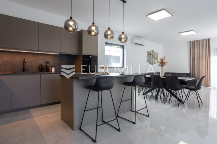 Maison À vendre Veliki Bročanac