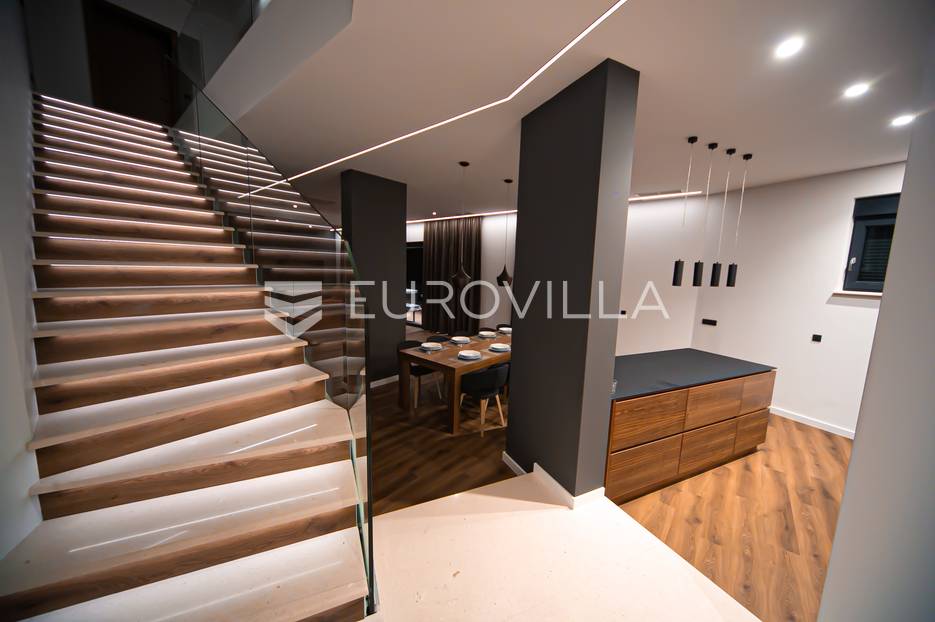 Haus Zu verkaufen -  Novalja