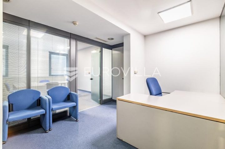Commerciale da affittare 38 m² – Donji Grad
