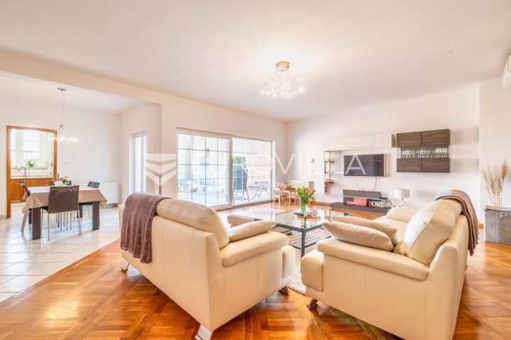 Kuća na prodaju 350 m² – Oporovec