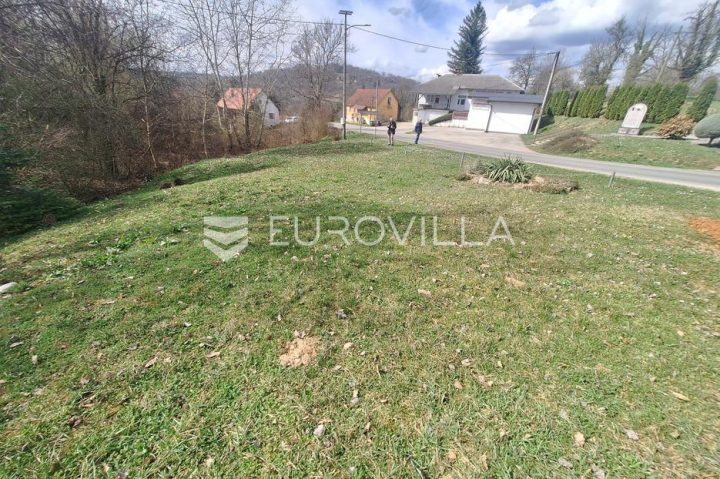 Terreno in vendita 240 m² – Bosiljevo