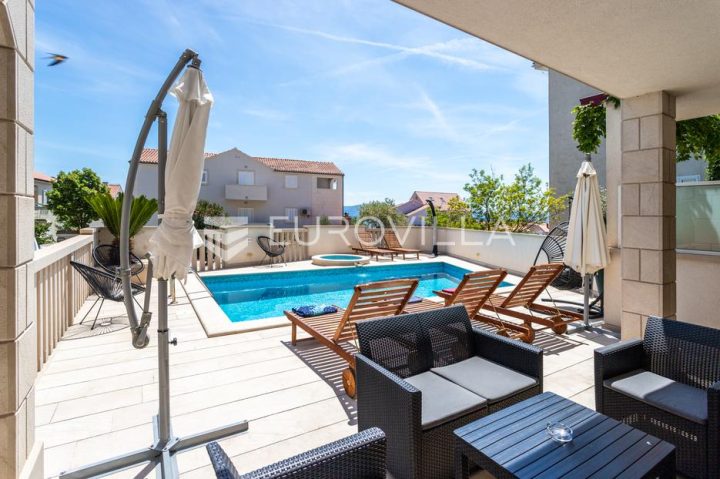 Hotel for sale 1000 m² – Bol