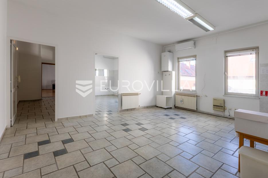 Commerciale In vendita -  Slavonski Brod