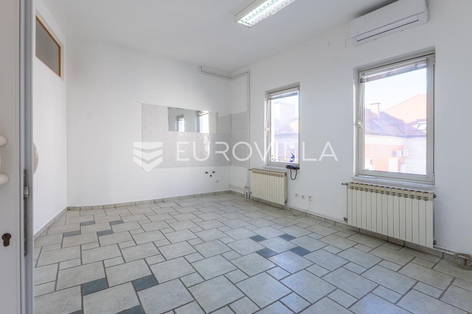 Commerciale In vendita -  Slavonski Brod