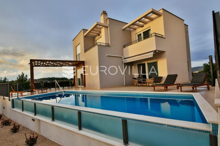 House for sale 225 m² – Brodarica