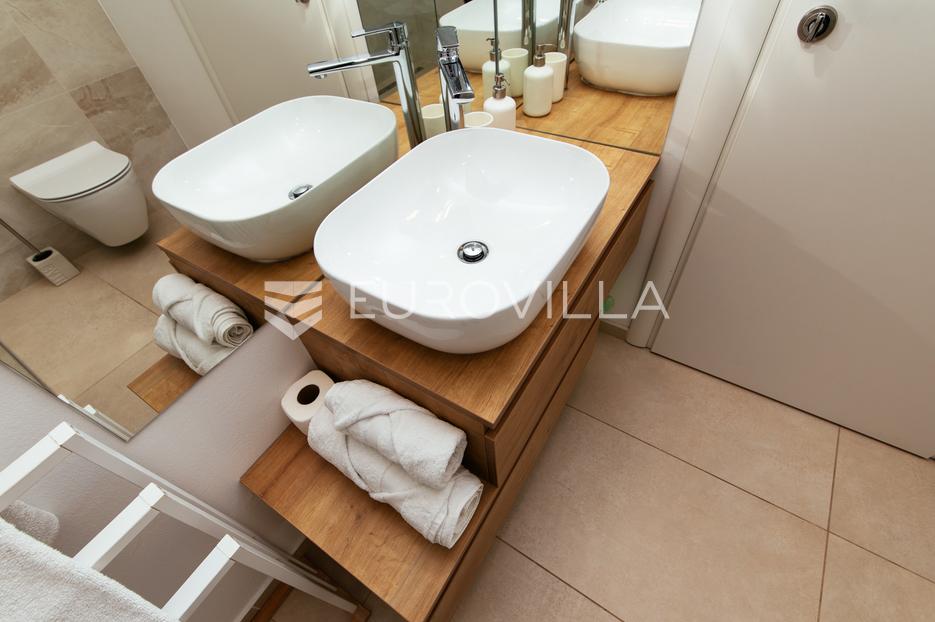 Casa In vendita -  Šibenik - Okolica