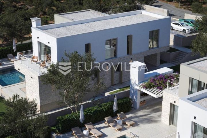 Zemljište na prodaju 1015 m² – Supetar