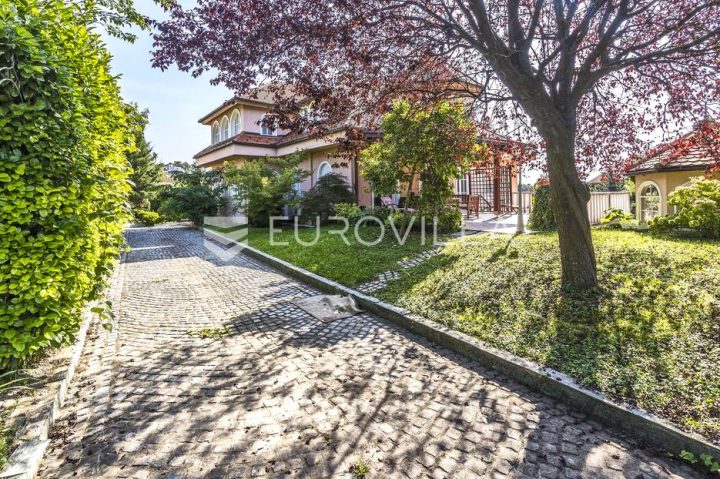 Dom na predaj 810 m² – Gračani