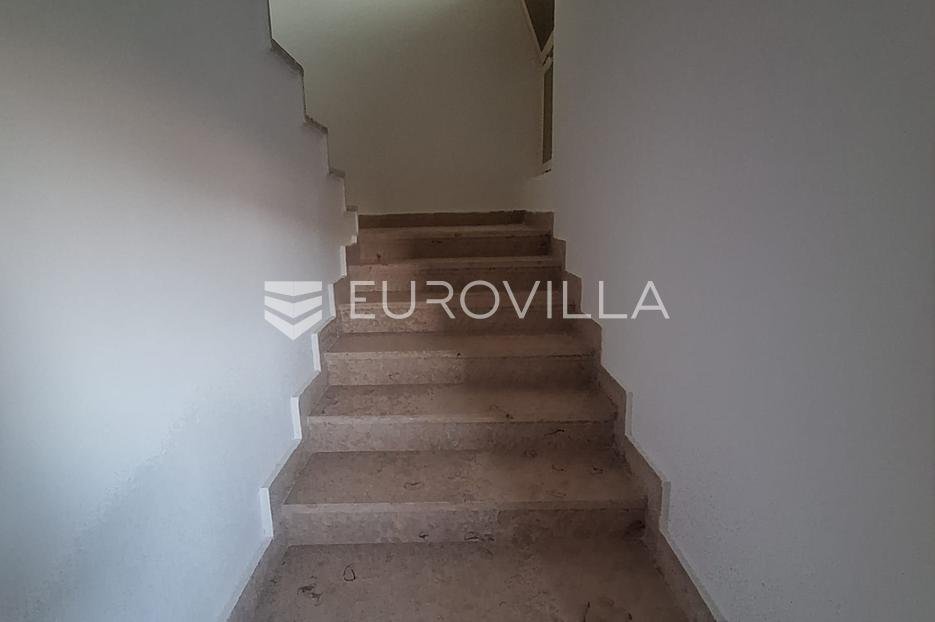 Casa In vendita -  Karlovac