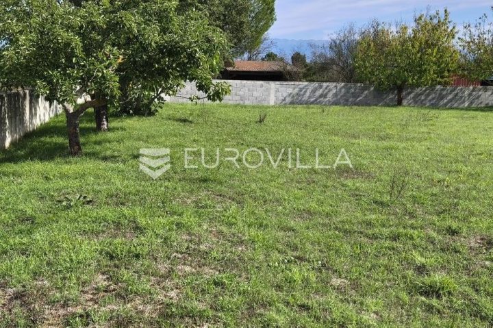 Działka na sprzedaż 917 m² – Žerava