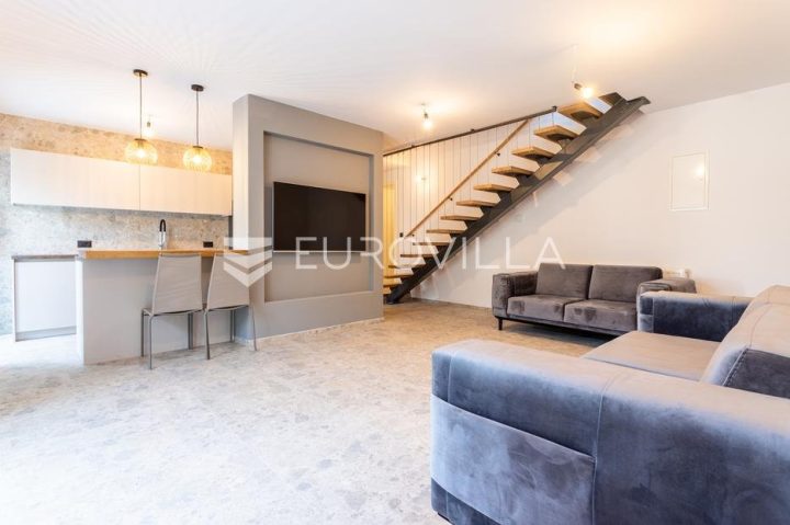 House For sale — Povlja