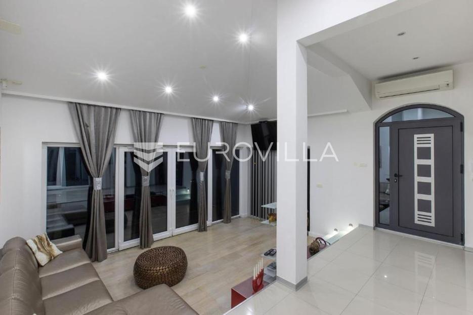 Casa In vendita -  Rogoznica