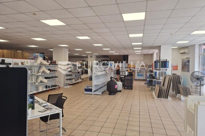 Poslovni prostor na prodaju 531 m² – Šijana