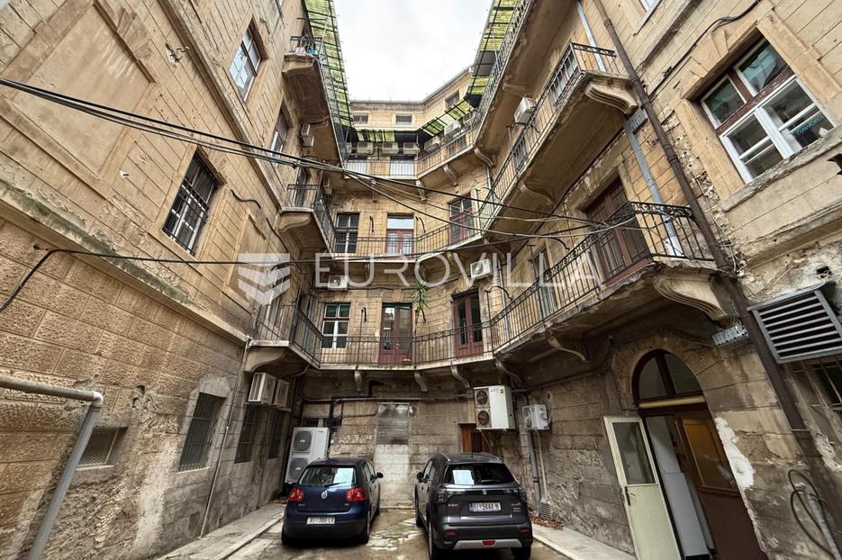 Lokal użytkowy Na sprzedaż -  Rijeka