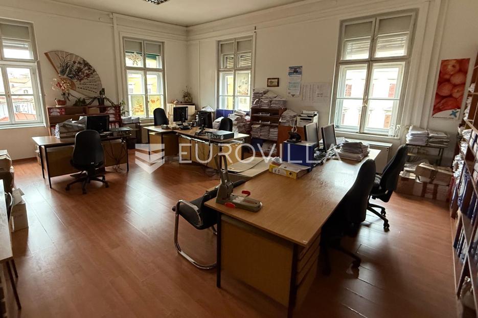 Lokal użytkowy Na sprzedaż -  Rijeka