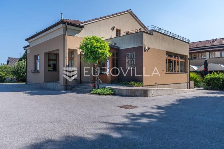 Business premises for sale 1078 m² – Pušćine