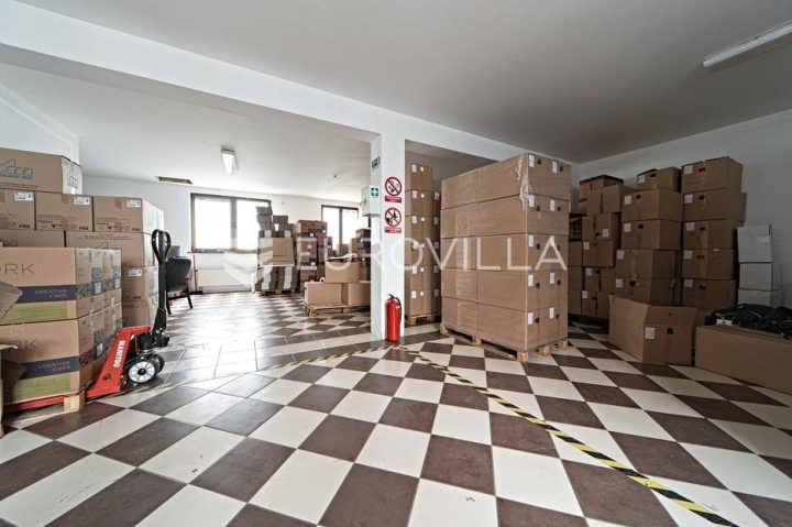 Komerčné na predaj 610 m² – Industrijska Zona (Čepinska)