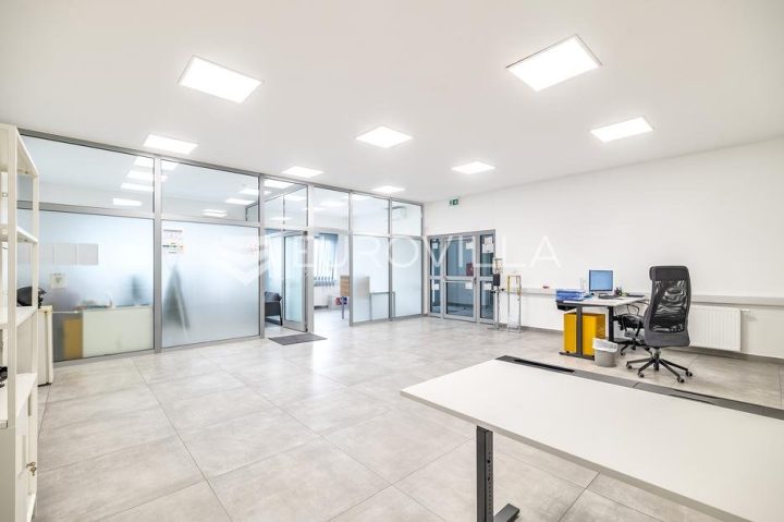 Locaux commerciaux à louer 750 m² – Lučko