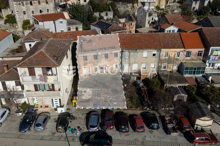 Hiša na predaj 313 m² – Komin
