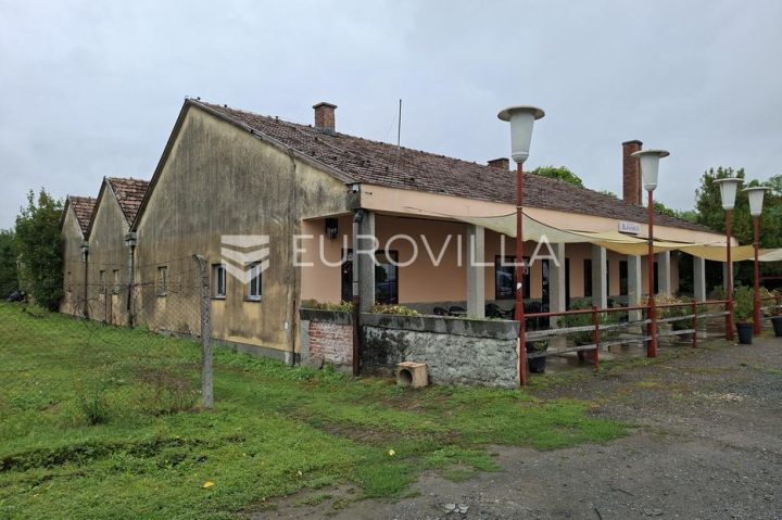 Locaux commerciaux à vendre 576 m² – Okučani