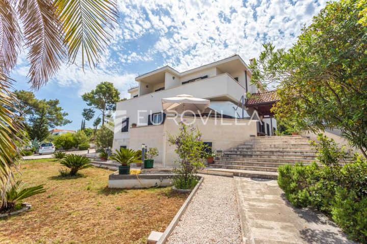 House for sale 600 m² – Sutivan