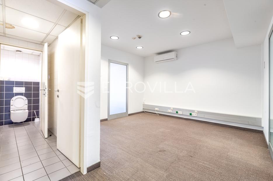 Commerciale In vendita -  Donji Grad