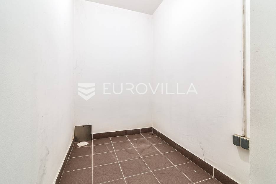 Locaux commerciaux À vendre -  Črnomerec