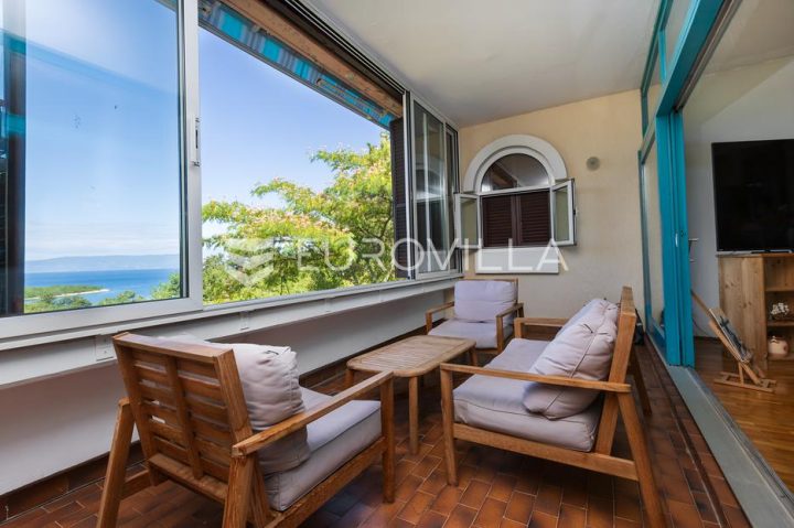 Hiša na predaj 300 m² – Njivice