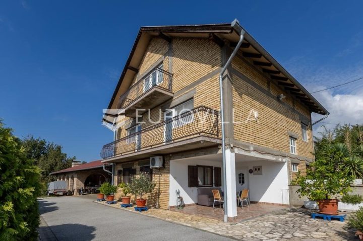 Kuća na prodaju 415 m² – Brodsko Vinogorje