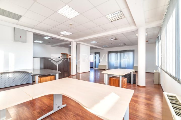 Locaux commerciaux à vendre 240 m² – Lučko