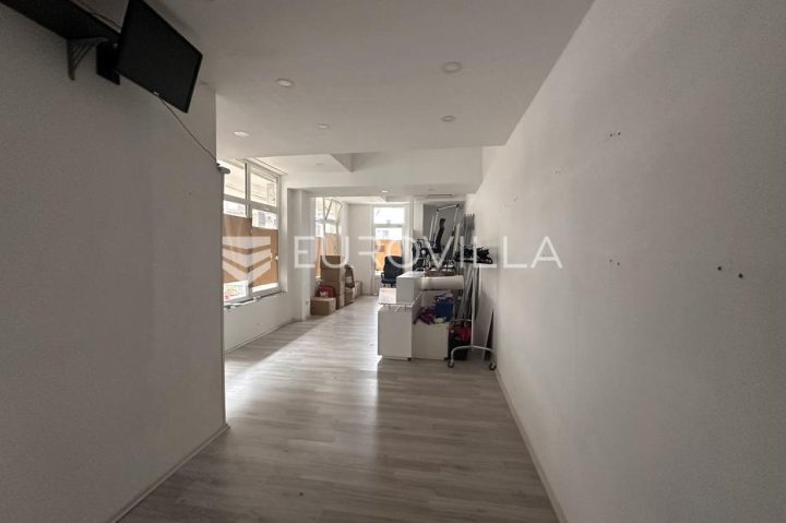 Poslovni prostor na prodaju 74 m² – Rovinj