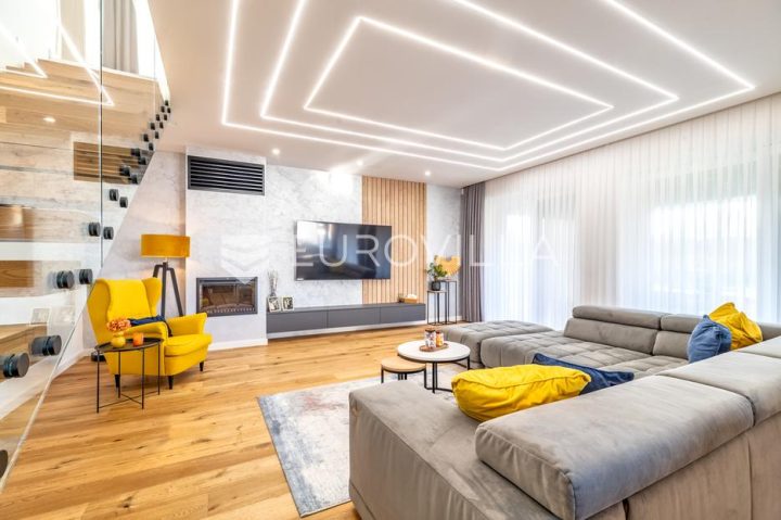 Dům na prodej 450 m² – Kalamiri