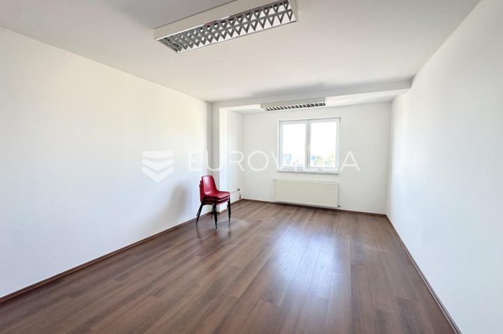 Komerční na prodej 21 m² – Jošine