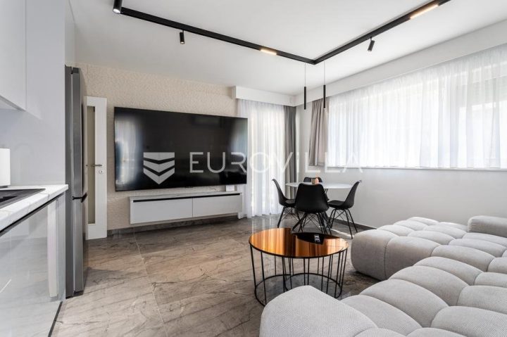 Stan na prodaju 60 m² – Strožanac