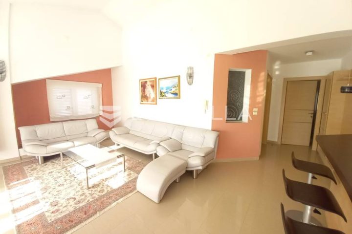 Stan na prodaju 150 m² – Pješčana Uvala