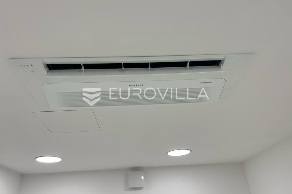 Poslovni prostor Na prodaju -  Pula