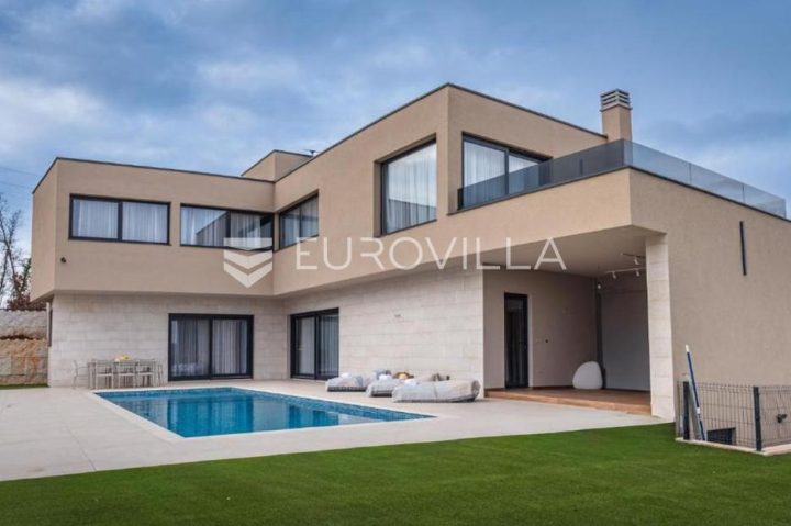 Haus zu verkaufen 370 m² – Kringa