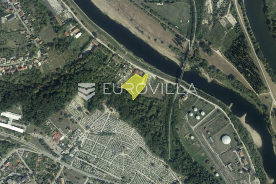 Działka Na sprzedaż -  Sisak