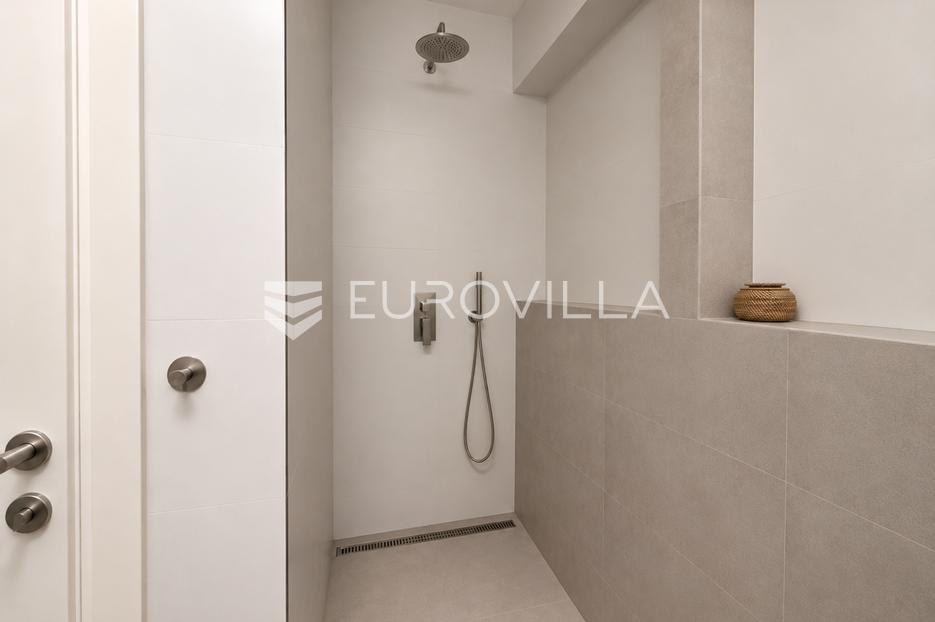 Flat For sale -  Split