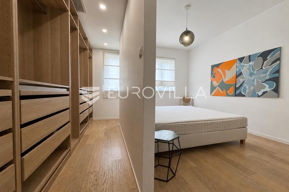 Flat For sale -  Split