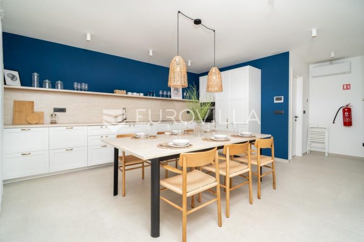 Flat for sale 183 m² – Petrčane