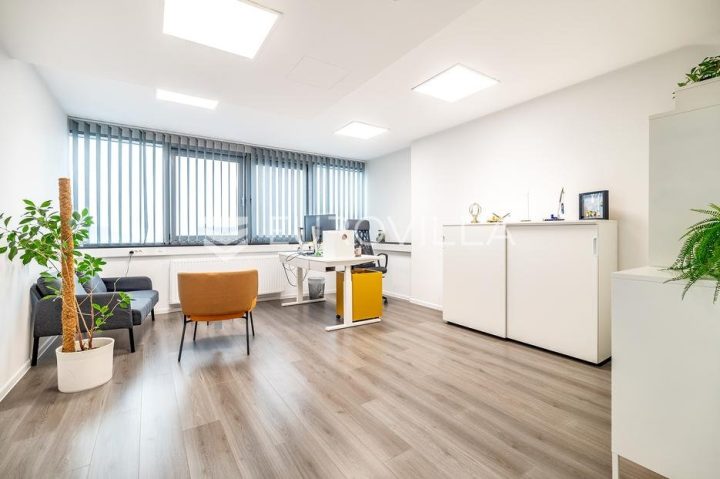 Locaux commerciaux à louer 978 m² – Lučko