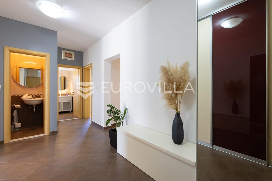 Flat For sale - Splitsko-dalmatinska Kaštela - foto 3/11