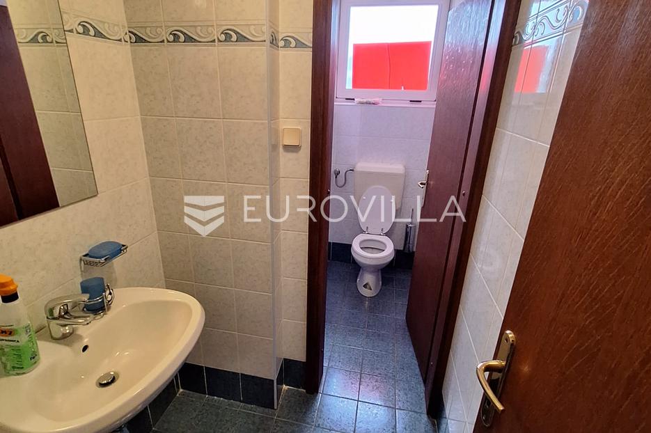 Poslovni prostor Na prodaju -  Karlovac
