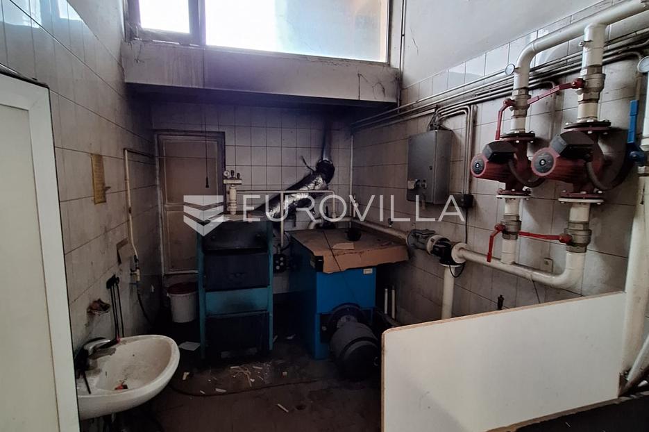 Poslovni prostor Na prodaju -  Karlovac